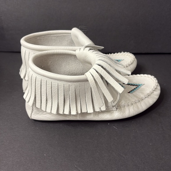 Free People x Manitobah Mukluks Paddle Moccasin - Picture 2 of 9